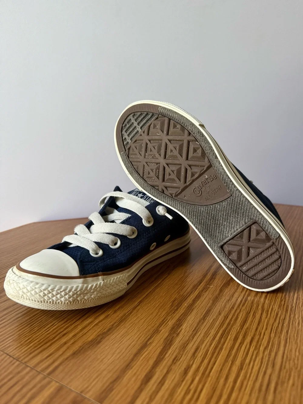 Kids Size 1 Converse Navy Blue & Brown/Gum Low Top Sneakers - 663593F